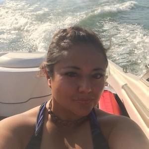 Meet your Posher, Dina